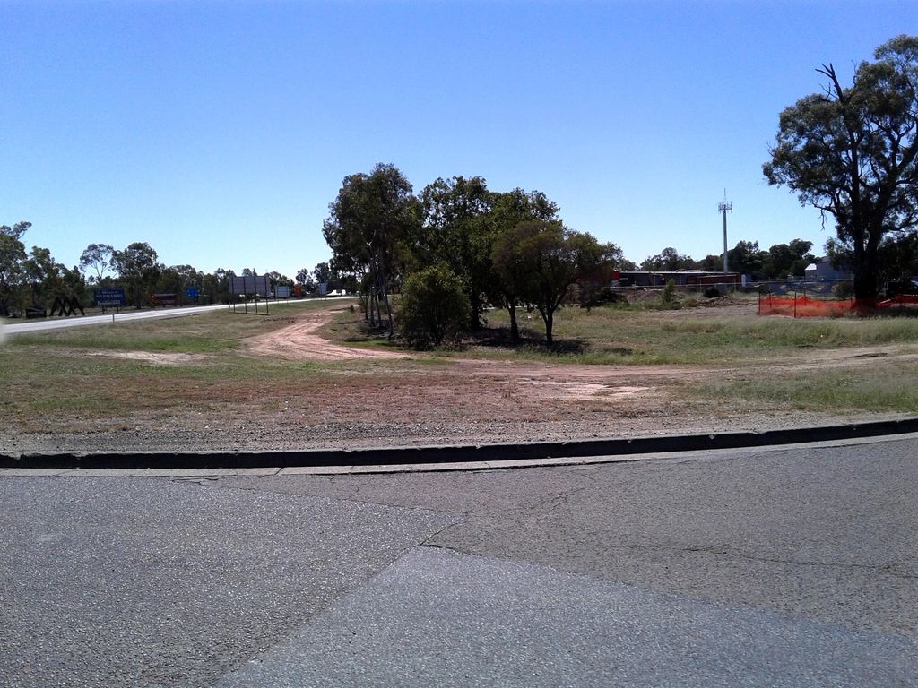 Street view near Old Newell Highway