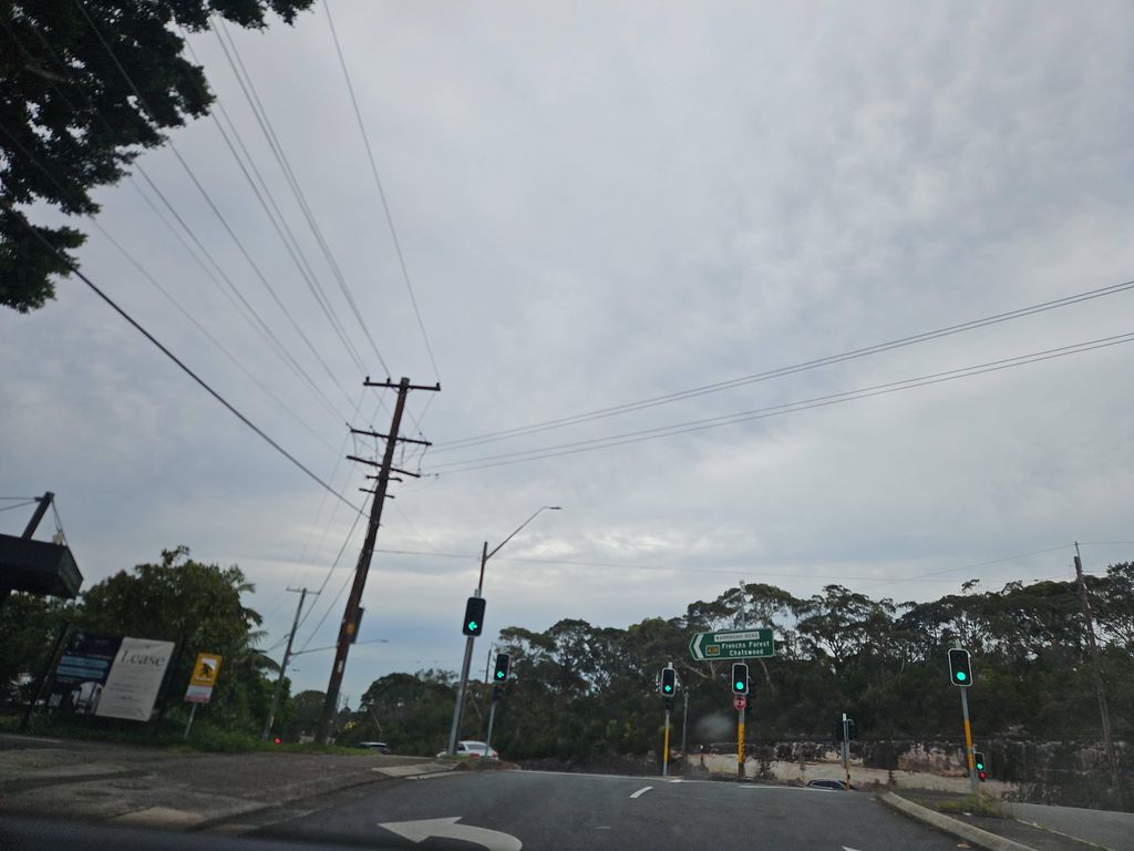 Street view near Beacon Hill Road
