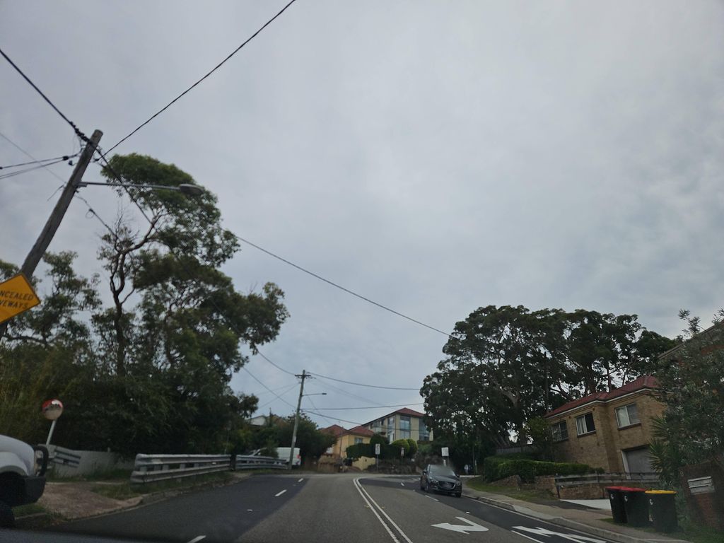Street view near Beacon Hill Road
