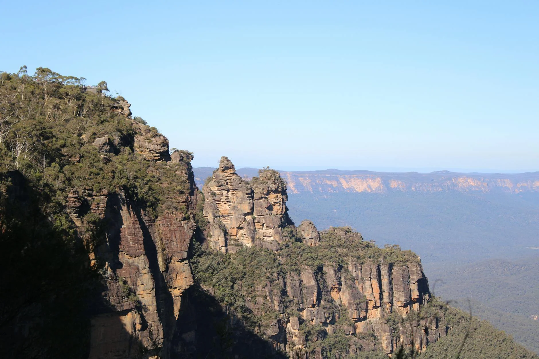 The Three Sisters - sandstone icons above the Jamison Valley