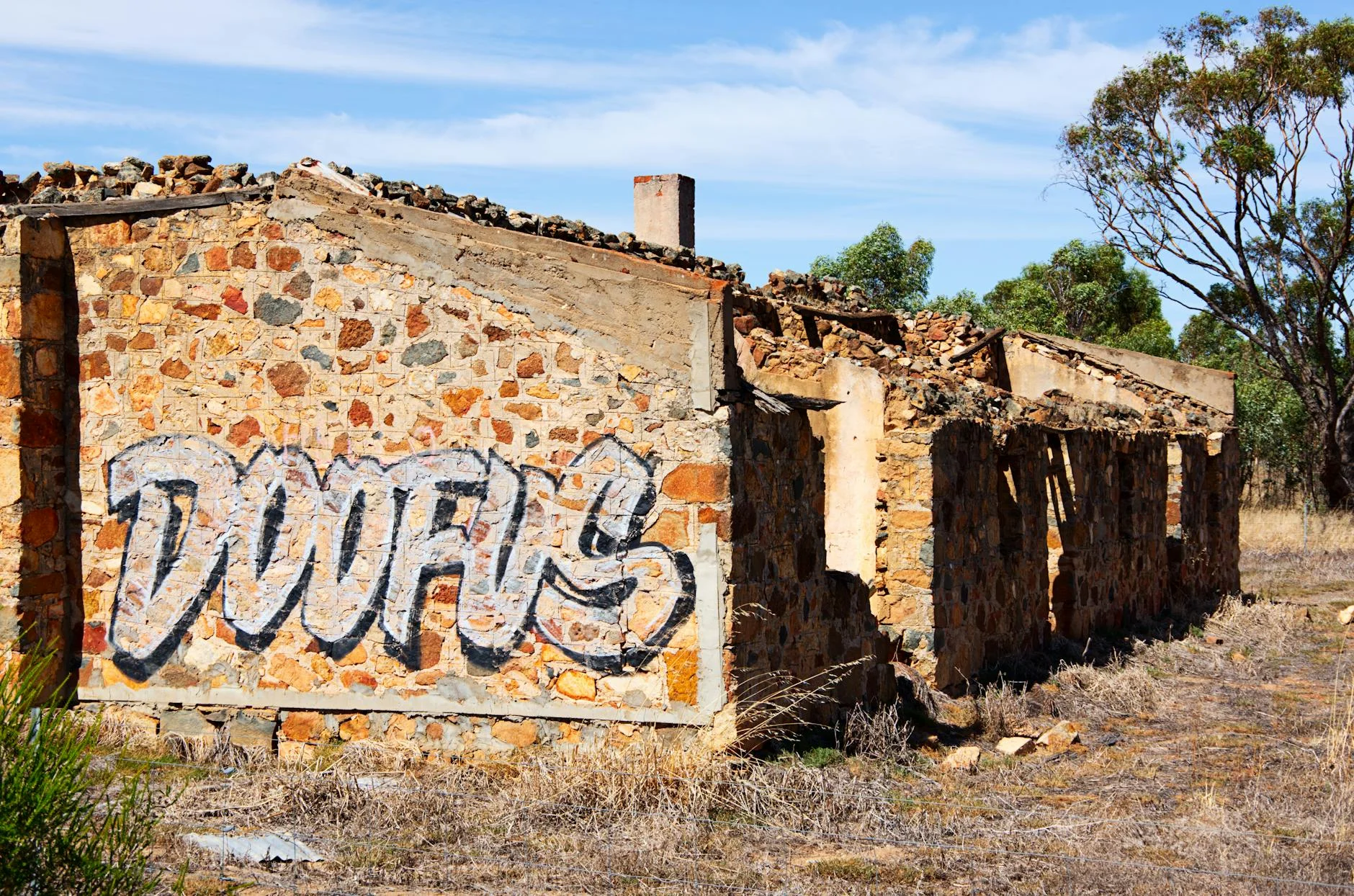 Aroona Station ruins - dry stone walls built by hand in the 1850s
