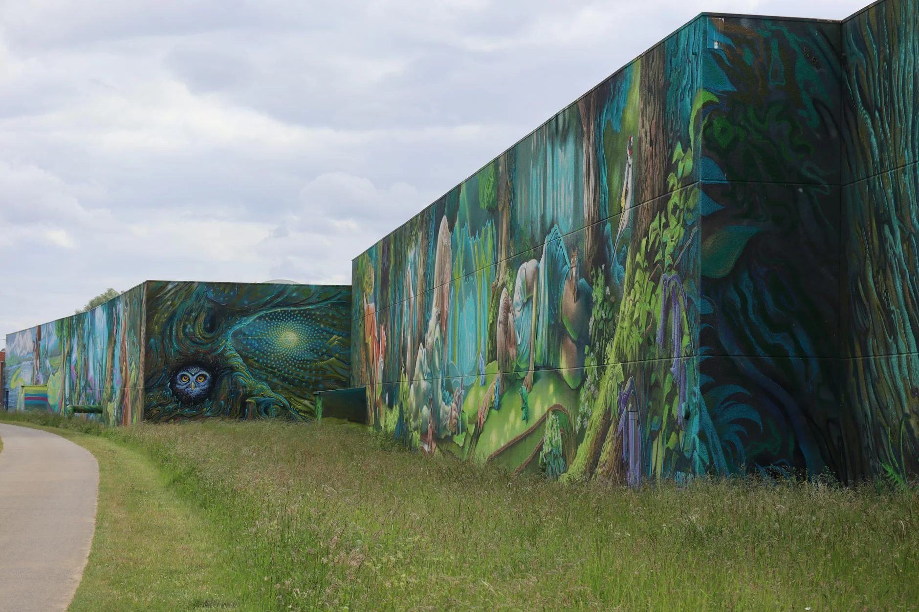 Sheffield - the town of murals, 40 minutes north