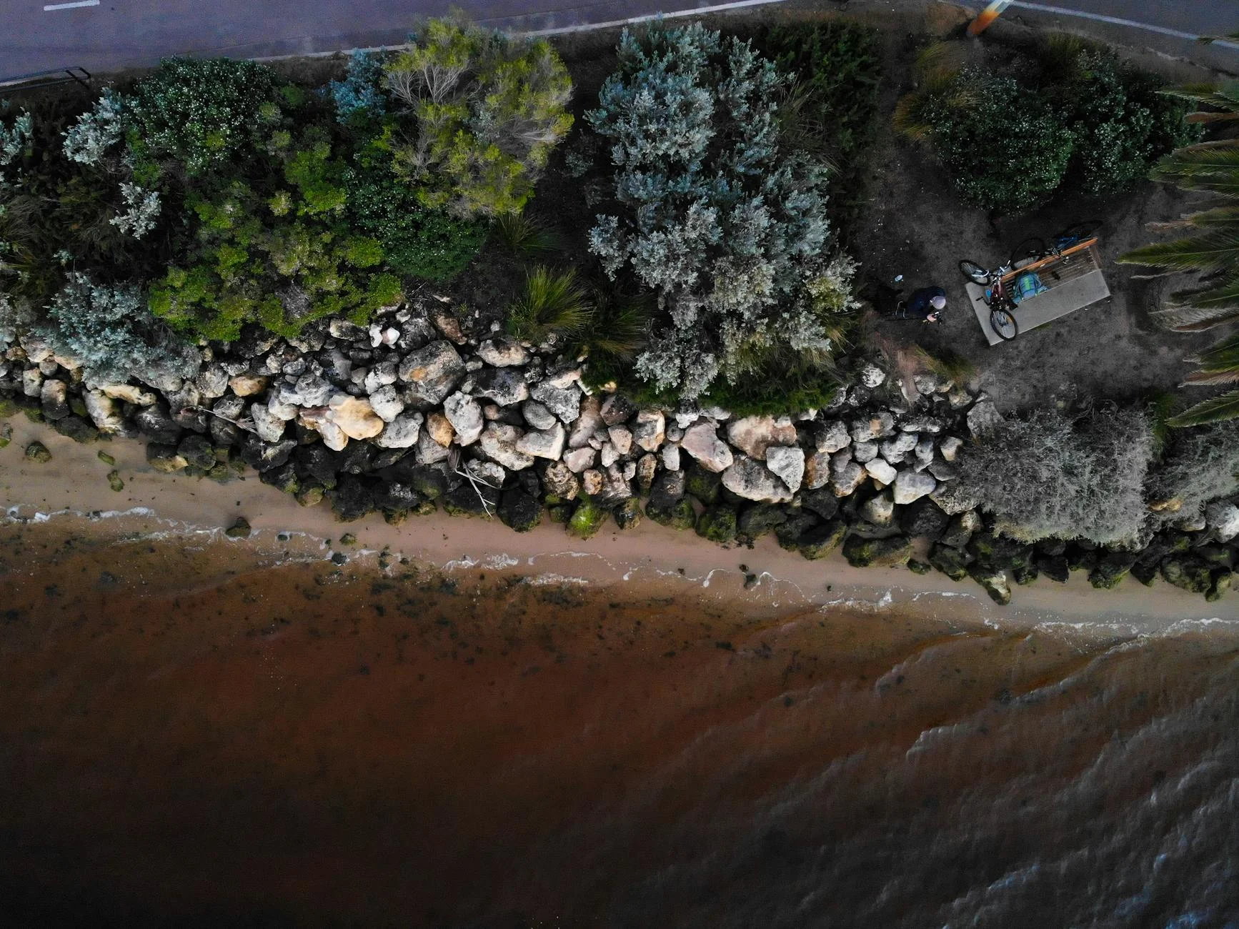 Mundaring Weir Road along the reservoir shoreline