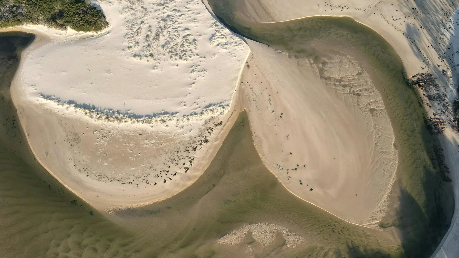 Squeaky Beach - quartz sand that audibly squeaks underfoot